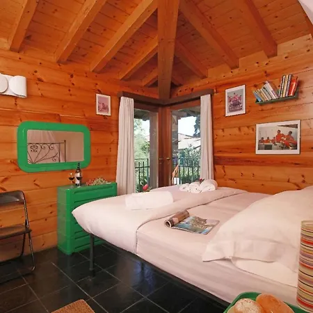 Portesina, Lakefront With Private Pool&garden Sleeps 10 Villa *