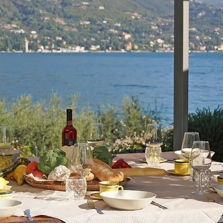 Villa Portesina, Lakefront With Private Pool And Garden Sleeps 10 San Felice del Benaco
