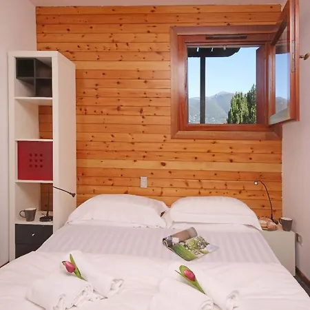 Villa Portesina, Lakefront With Private Pool And Garden Sleeps 10 San Felice del Benaco