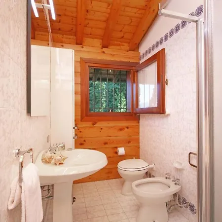Portesina, Lakefront With Private Pool And Garden Sleeps 10 Villa *