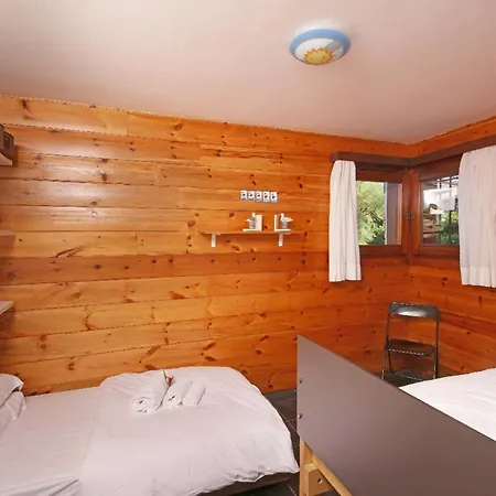 Portesina, Lakefront With Private Pool And Garden Sleeps 10