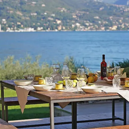 Portesina, Lakefront With Private Pool And Garden Sleeps 10 San Felice del Benaco