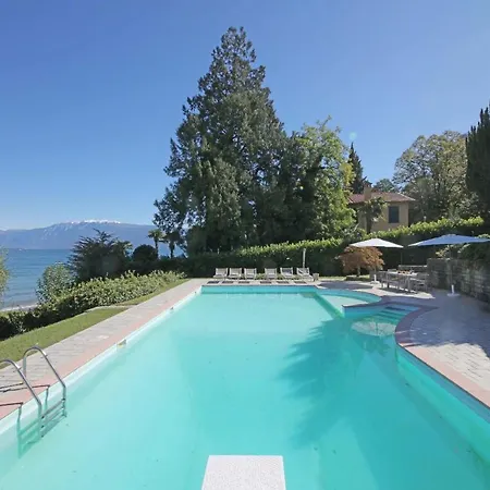 Portesina, Lakefront With Private Pool And Garden Sleeps 10