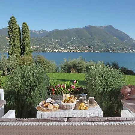 Villa Portesina, Lakefront With Private Pool And Garden Sleeps 10 San Felice del Benaco