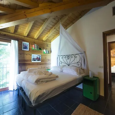 Portesina, Lakefront With Private Pool And Garden Sleeps 10 *