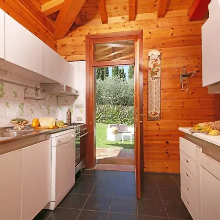 Portesina, Lakefront With Private Pool And Garden Sleeps 10 San Felice del Benaco