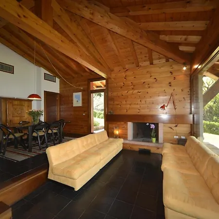 Villa Portesina, Lakefront With Private Pool And Garden Sleeps 10 San Felice del Benaco