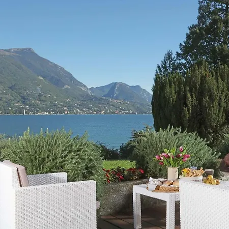 Portesina, Lakefront With Private Pool And Garden Sleeps 10