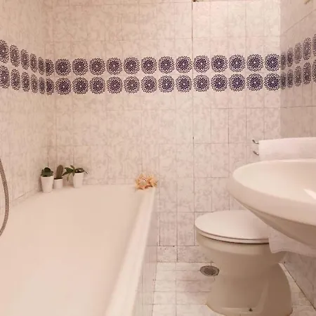 Villa Portesina, Lakefront With Private Pool And Garden Sleeps 10 *