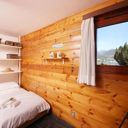Portesina, Lakefront With Private Pool And Garden Sleeps 10 Villa